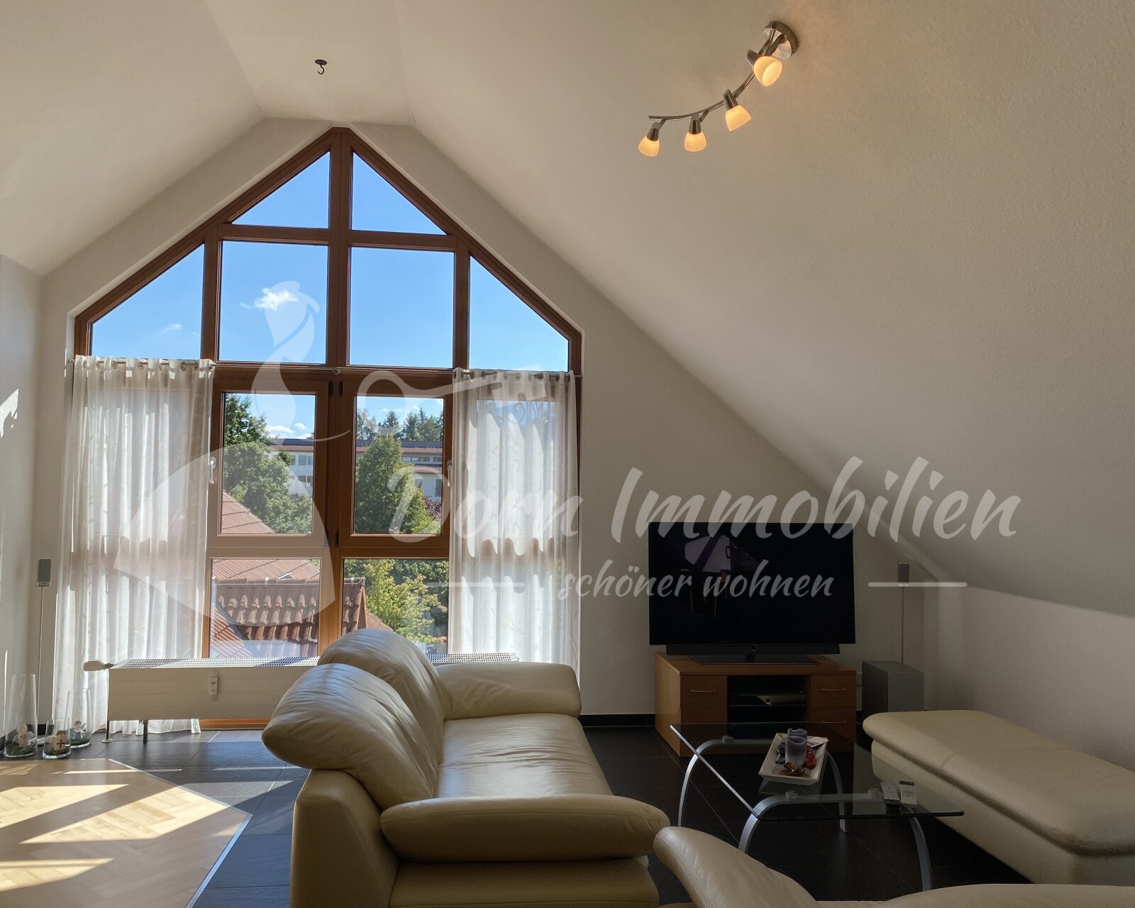 RESERVIERT: Hochwertige 4 Raum Maisonette - in Weißenbrunn bei Zwickau - im Verkauf  RESERVIERT: Hochwertige 4 Raum Maisonette - in Weißenbrunn bei Zwickau - im Verkauf