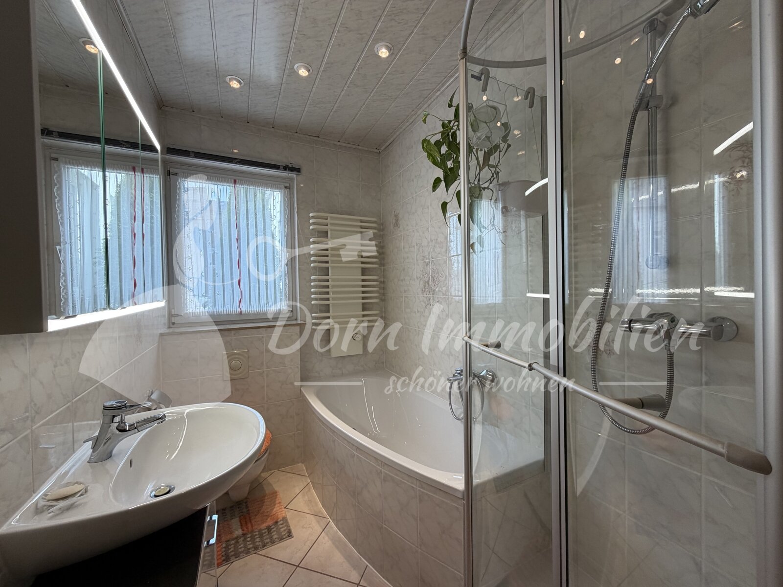 Mehr Zimmer als Nachbarn - Zwickauer Stadthaus im Verkauf Mehr Zimmer als Nachbarn - Zwickauer Stadthaus im Verkauf