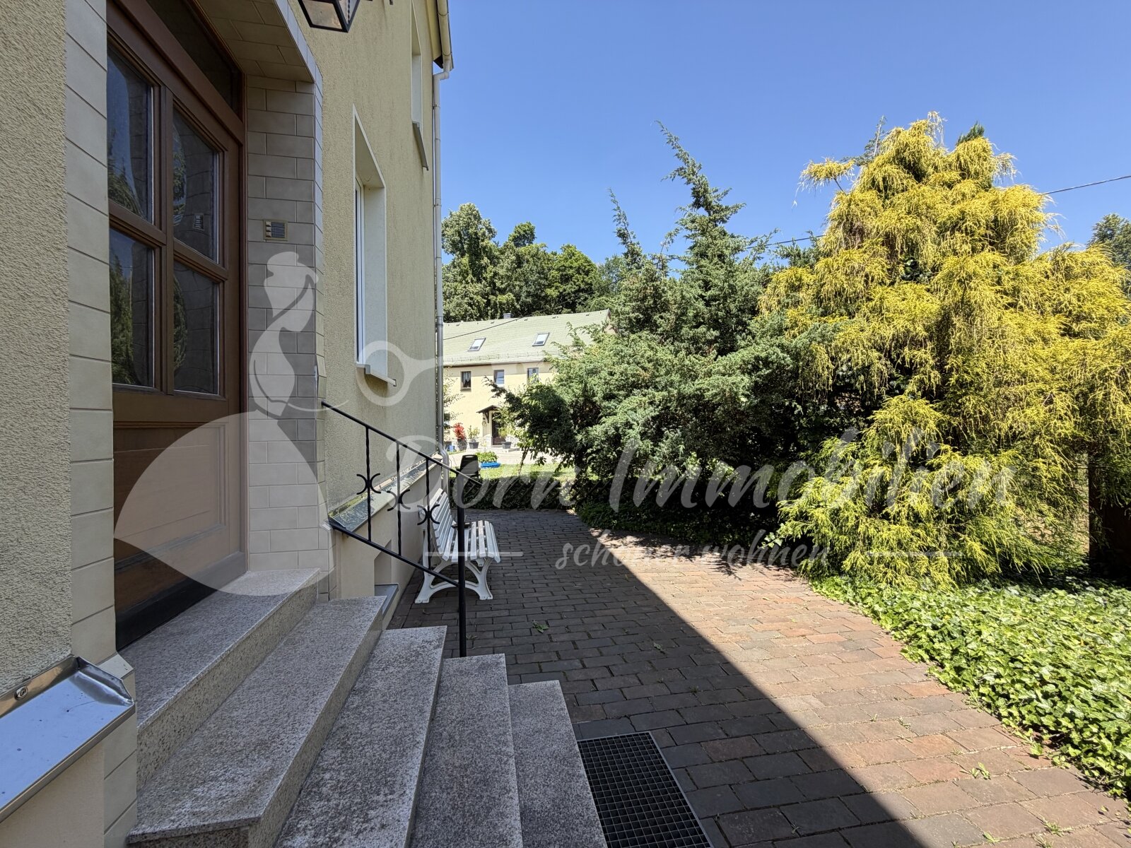 Viel Platz: Zweifamilienhaus mit Ausbaureserve in Stenn im Verkauf Viel Platz: Zweifamilienhaus mit Ausbaureserve in Stenn im Verkauf