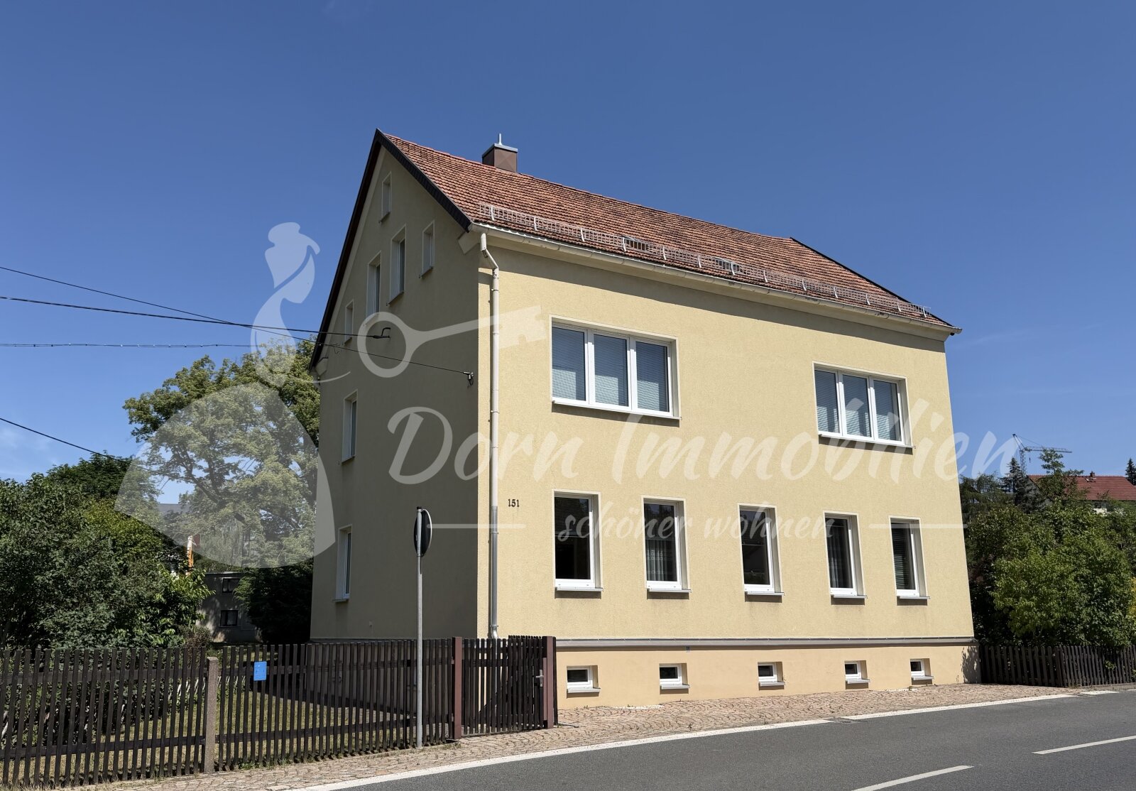 Viel Platz für die Familie: Zweifamilienhaus in Stenn im Verkauf Viel Platz für die Familie: Zweifamilienhaus in Stenn im Verkauf